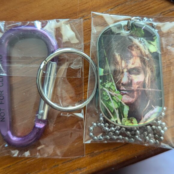 Rare holographic Walking Dead dog tag - Picture 4 of 4
